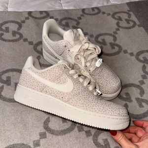 Nike Air Force 1 Pebbled Sneakers/ Running shoes, size 6